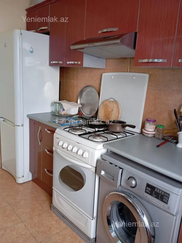 Satılır 5 otaqlı həyət evi 180 m²