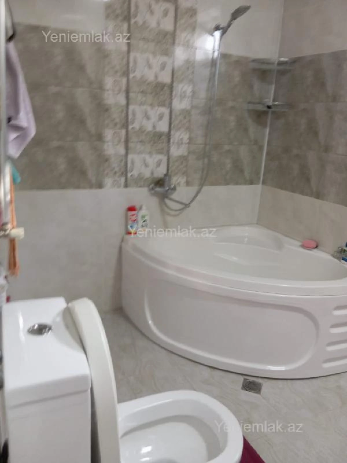 Satılır 5 otaqlı həyət evi 180 m²