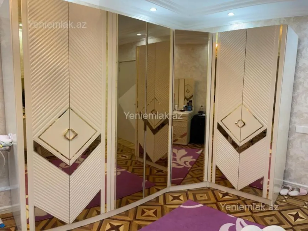 Satılır 4 otaqlı köhnə tikili 130 m²