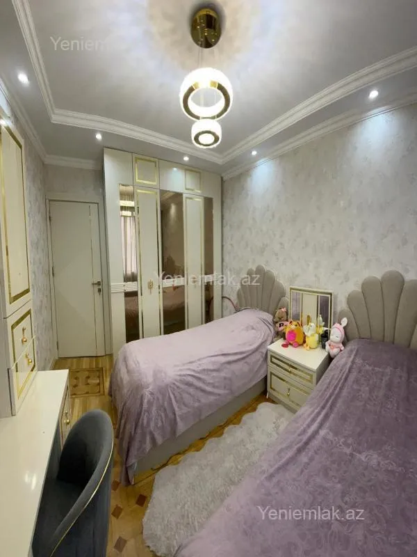 Satılır 4 otaqlı köhnə tikili 130 m²