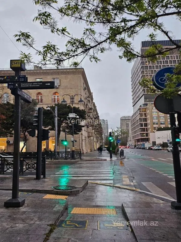 Satılır 3 otaqlı köhnə tikili 110 m²