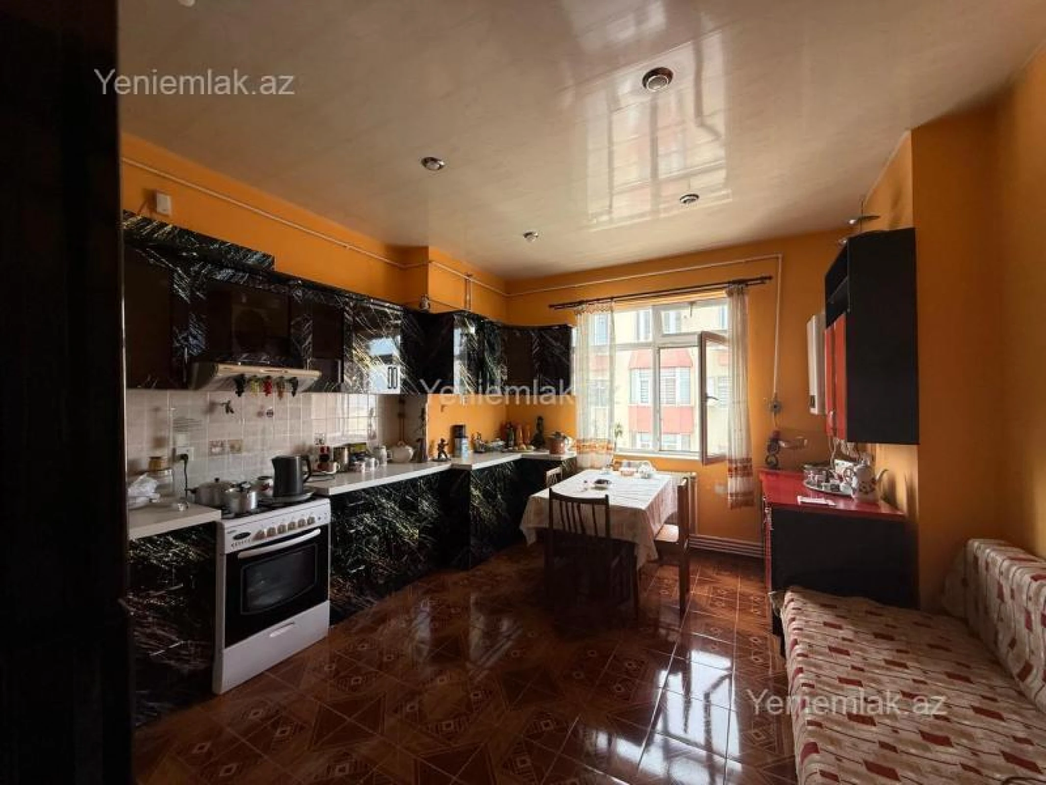 Satılır 4 otaqlı yeni tikili 140 m²