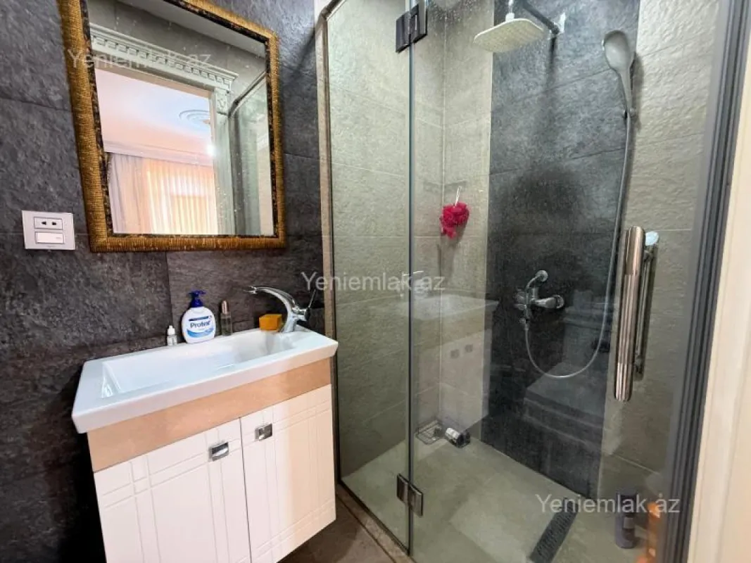 Satılır 3 otaqlı yeni tikili 150 m²