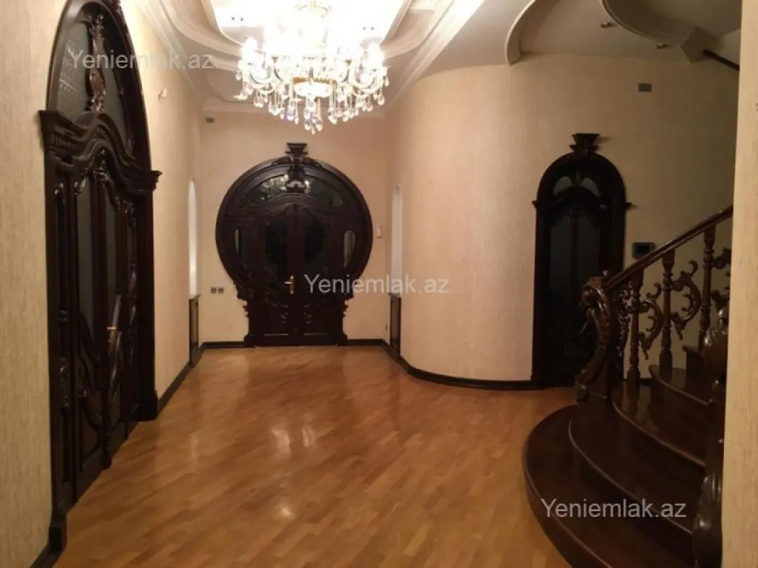 Satılır 10 otaqlı həyət evi 803 m²
