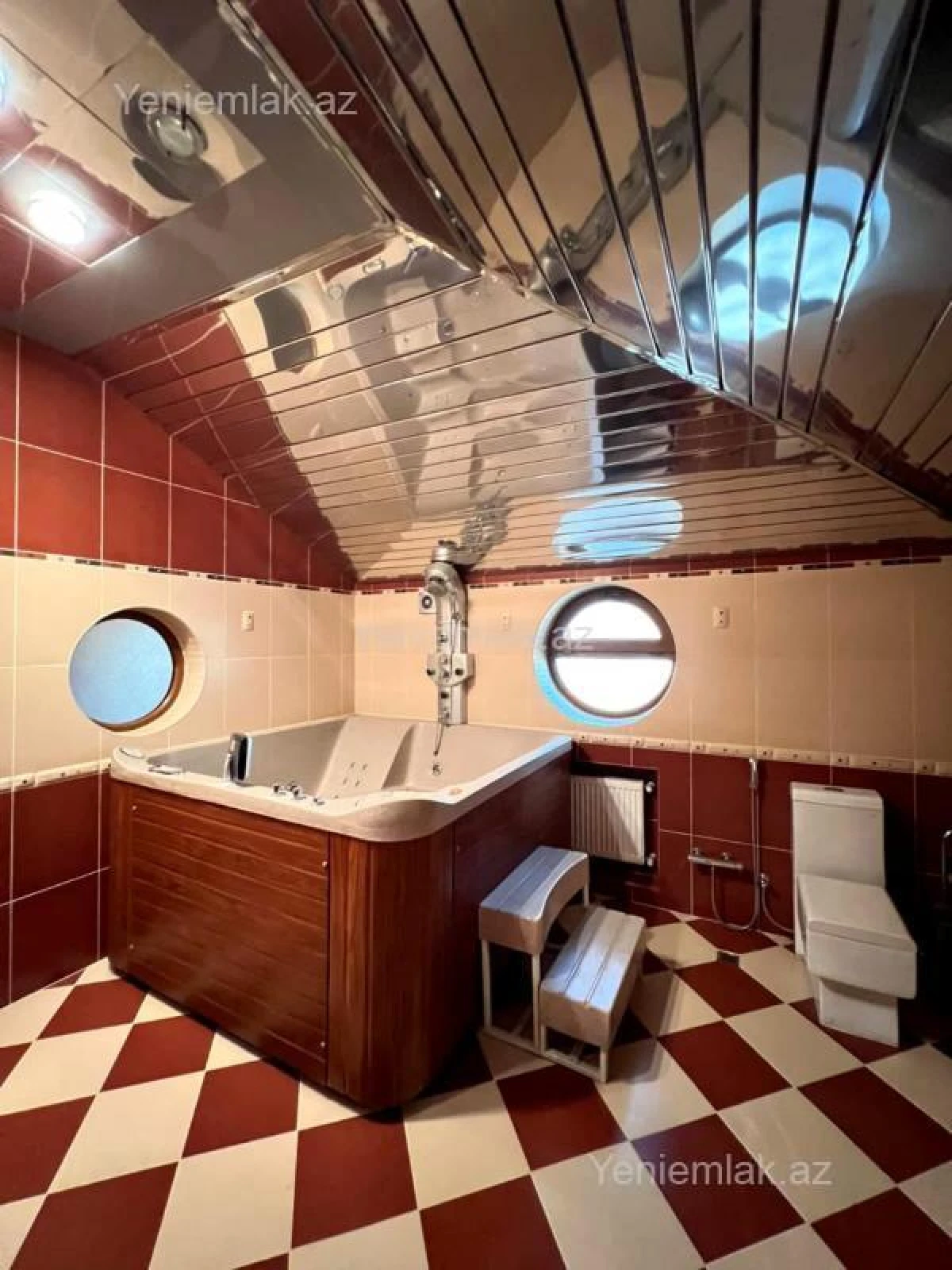 Satılır 10 otaqlı həyət evi 803 m²