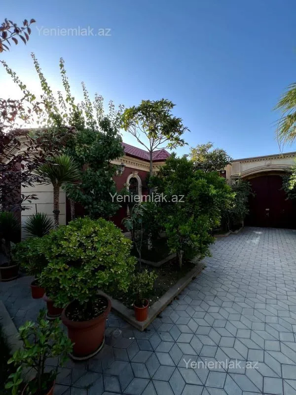 Satılır 10 otaqlı həyət evi 803 m²