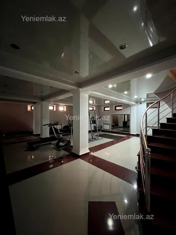 Satılır 10 otaqlı həyət evi 803 m²