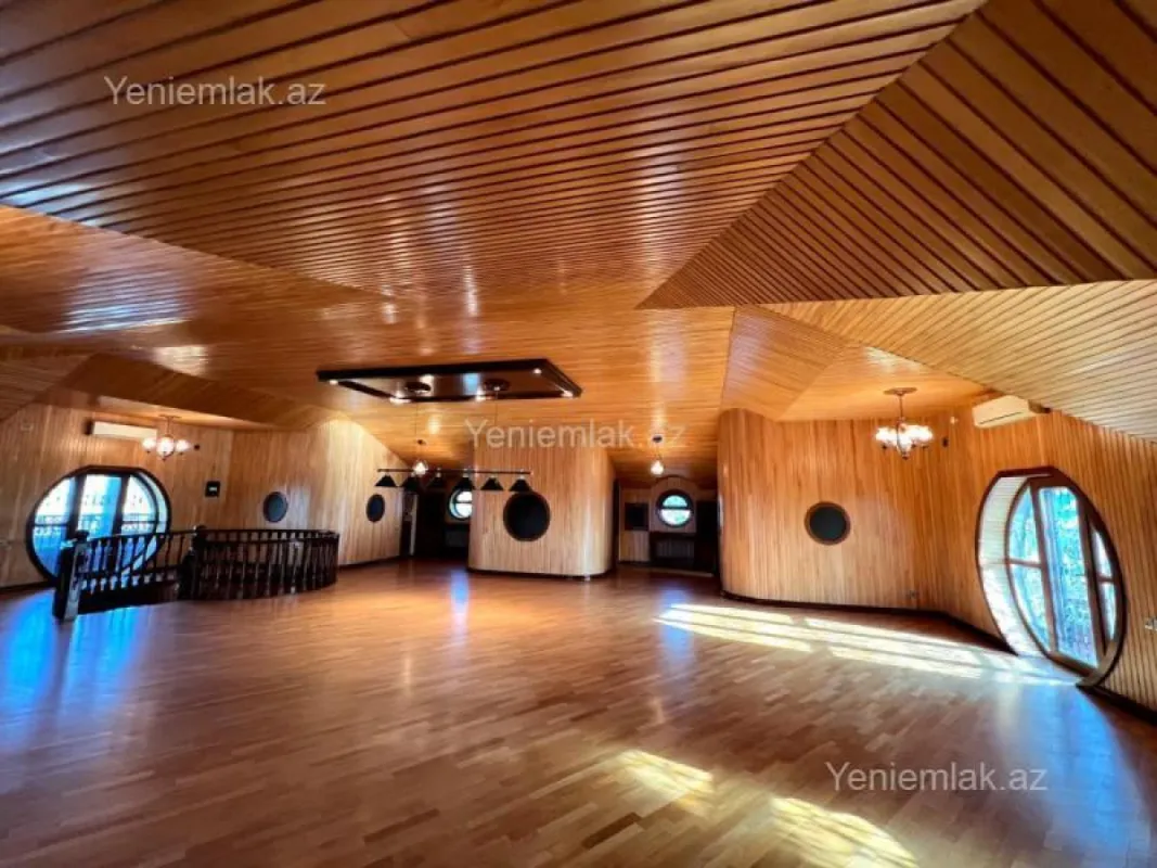 Satılır 10 otaqlı həyət evi 803 m²