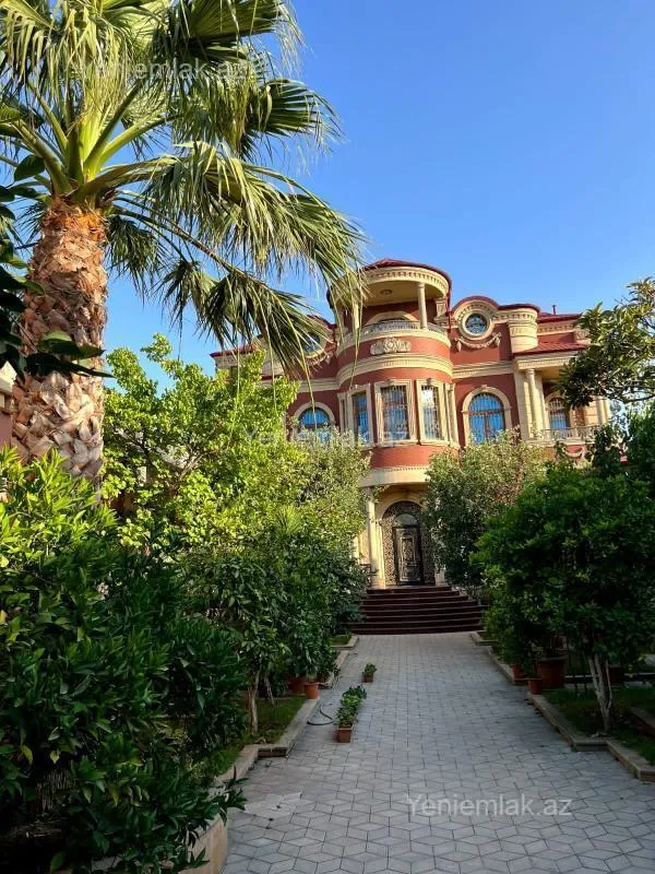 Satılır 10 otaqlı həyət evi 803 m²