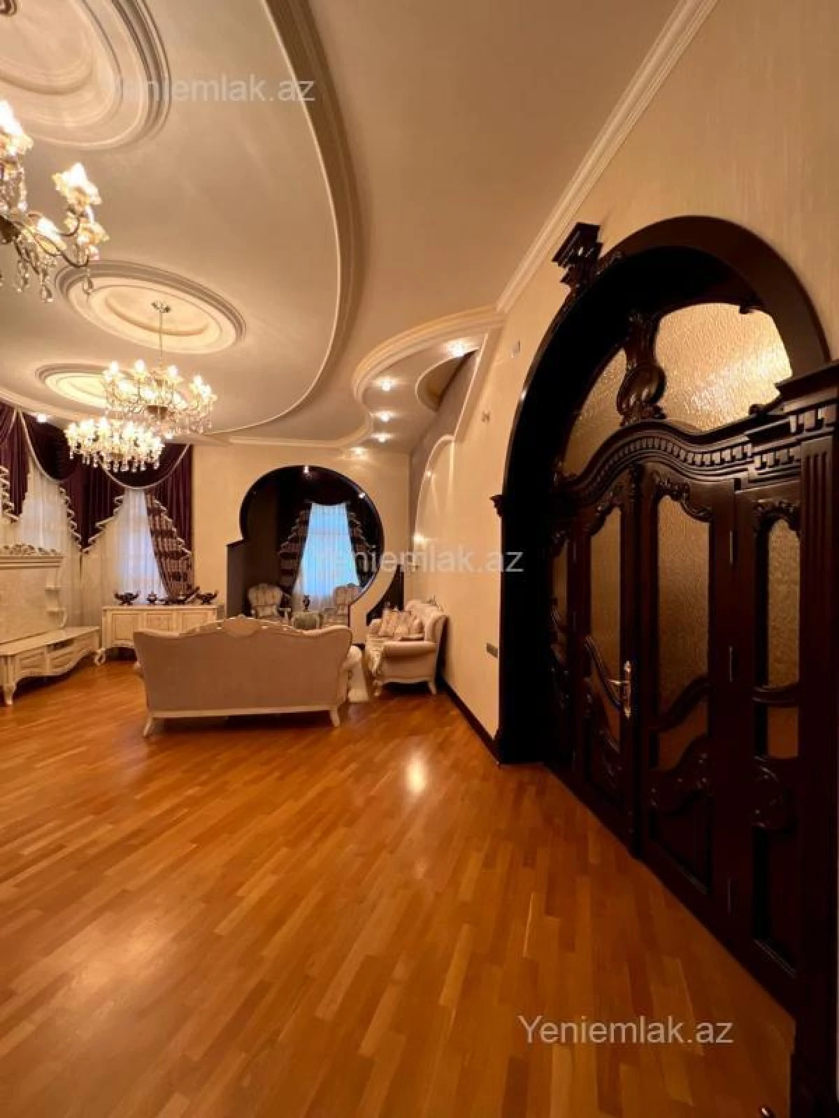 Satılır 10 otaqlı həyət evi 803 m²