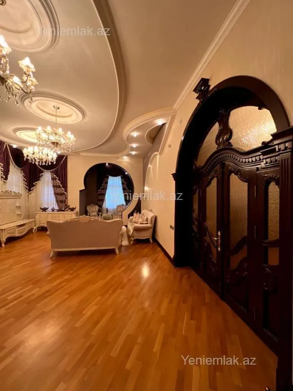 Satılır 10 otaqlı həyət evi 803 m²