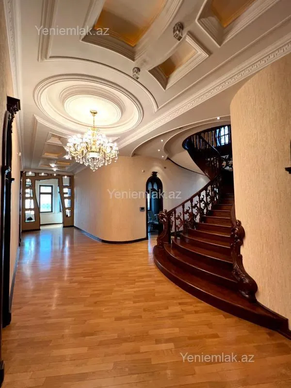 Satılır 10 otaqlı həyət evi 803 m²
