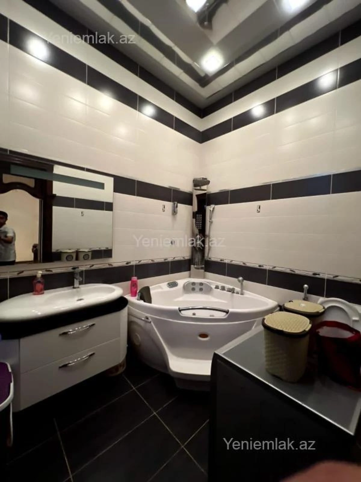 Satılır 10 otaqlı həyət evi 803 m²