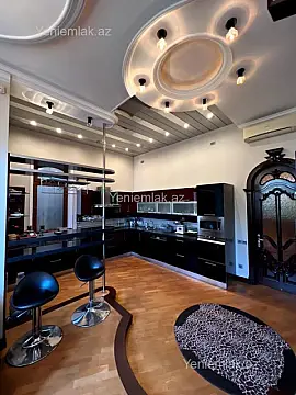 Satılır 10 otaqlı həyət evi 803 m²