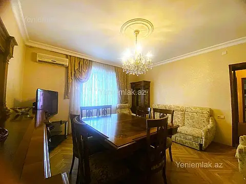 Satılır 4 otaqlı köhnə tikili 105 m²
