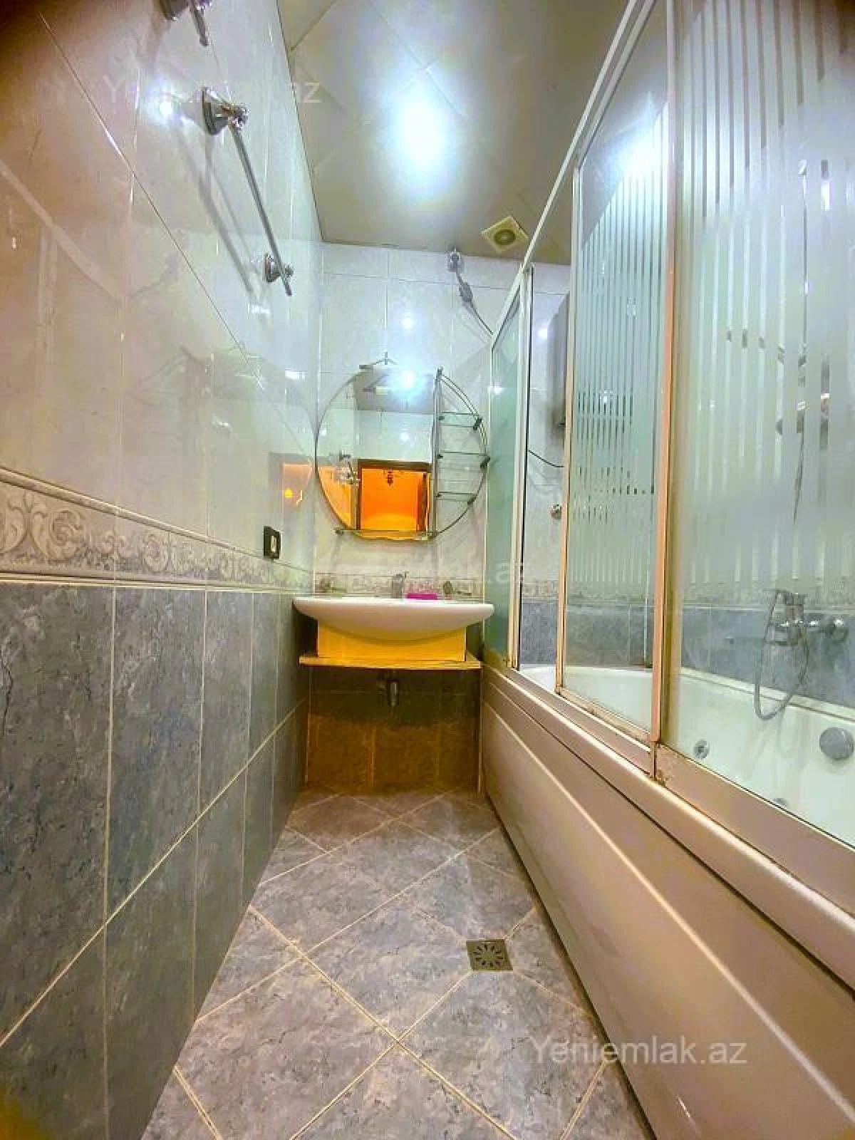 Satılır 4 otaqlı köhnə tikili 105 m²