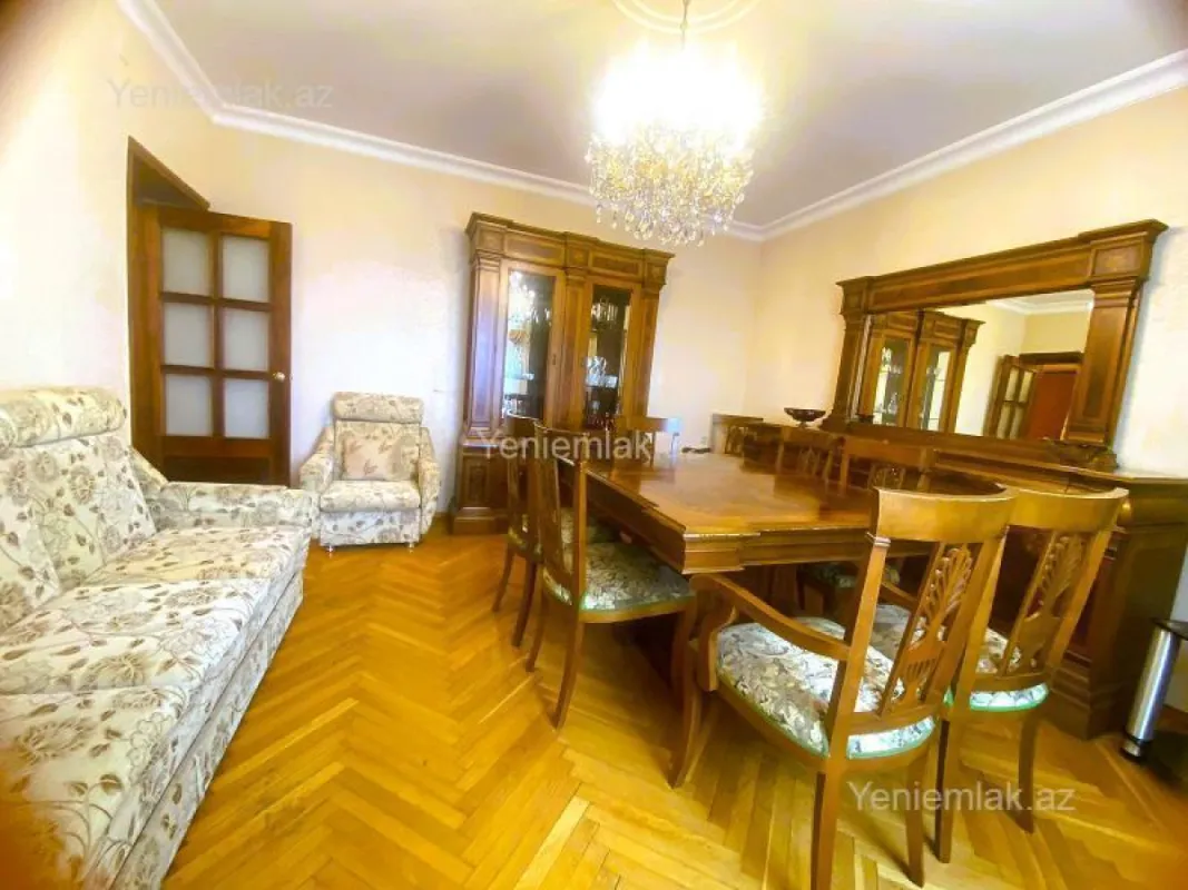 Satılır 4 otaqlı köhnə tikili 105 m²