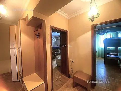 Satılır 4 otaqlı köhnə tikili 105 m²