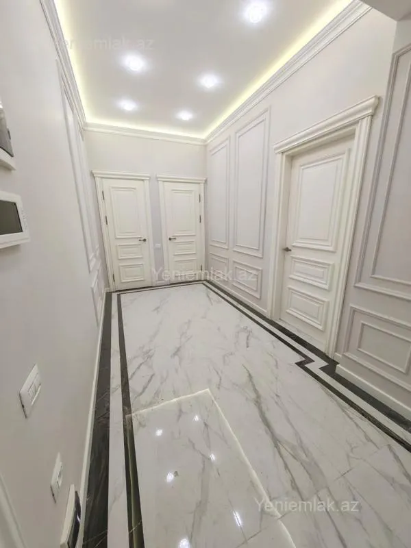 Satılır 3 otaqlı yeni tikili 115 m²