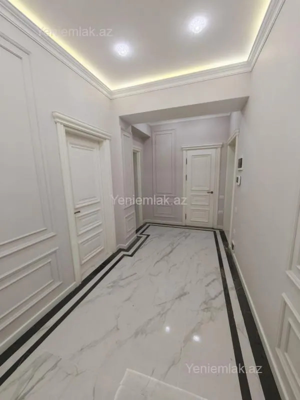 Satılır 3 otaqlı yeni tikili 115 m²