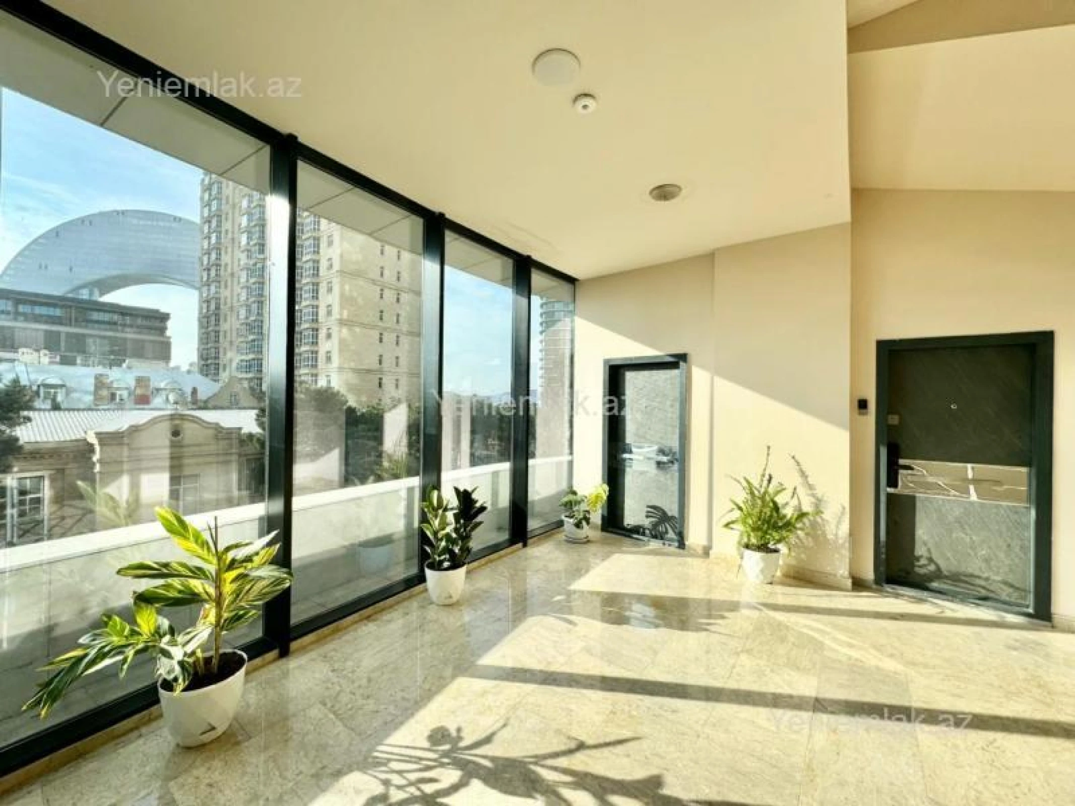 Satılır 4 otaqlı ofis 264 m²