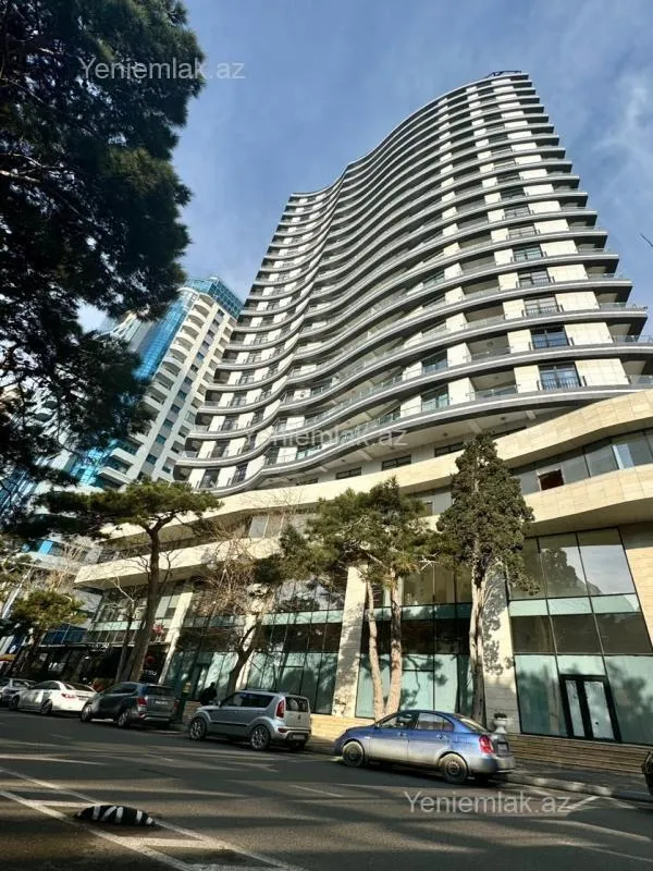 Satılır 4 otaqlı ofis 264 m²