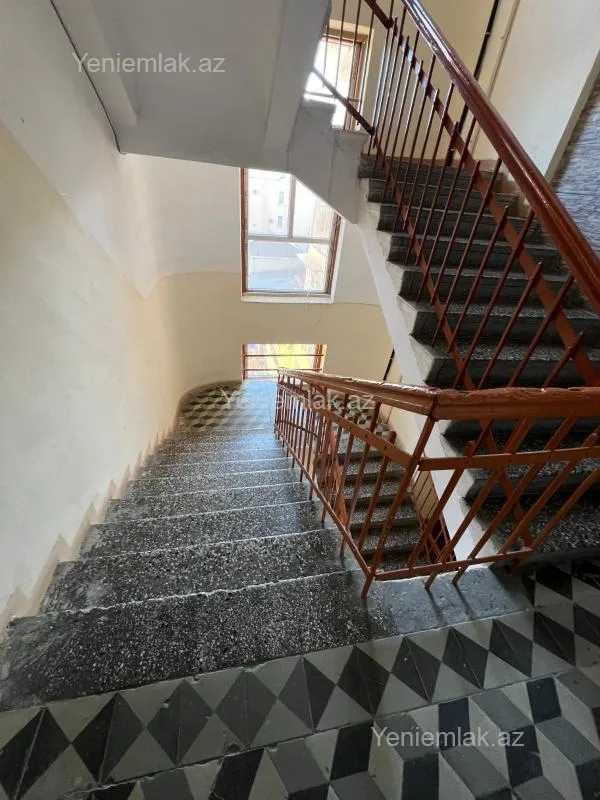 Satılır 3 otaqlı köhnə tikili 90 m²