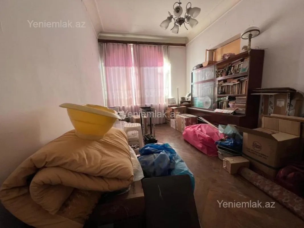 Satılır 3 otaqlı köhnə tikili 90 m²