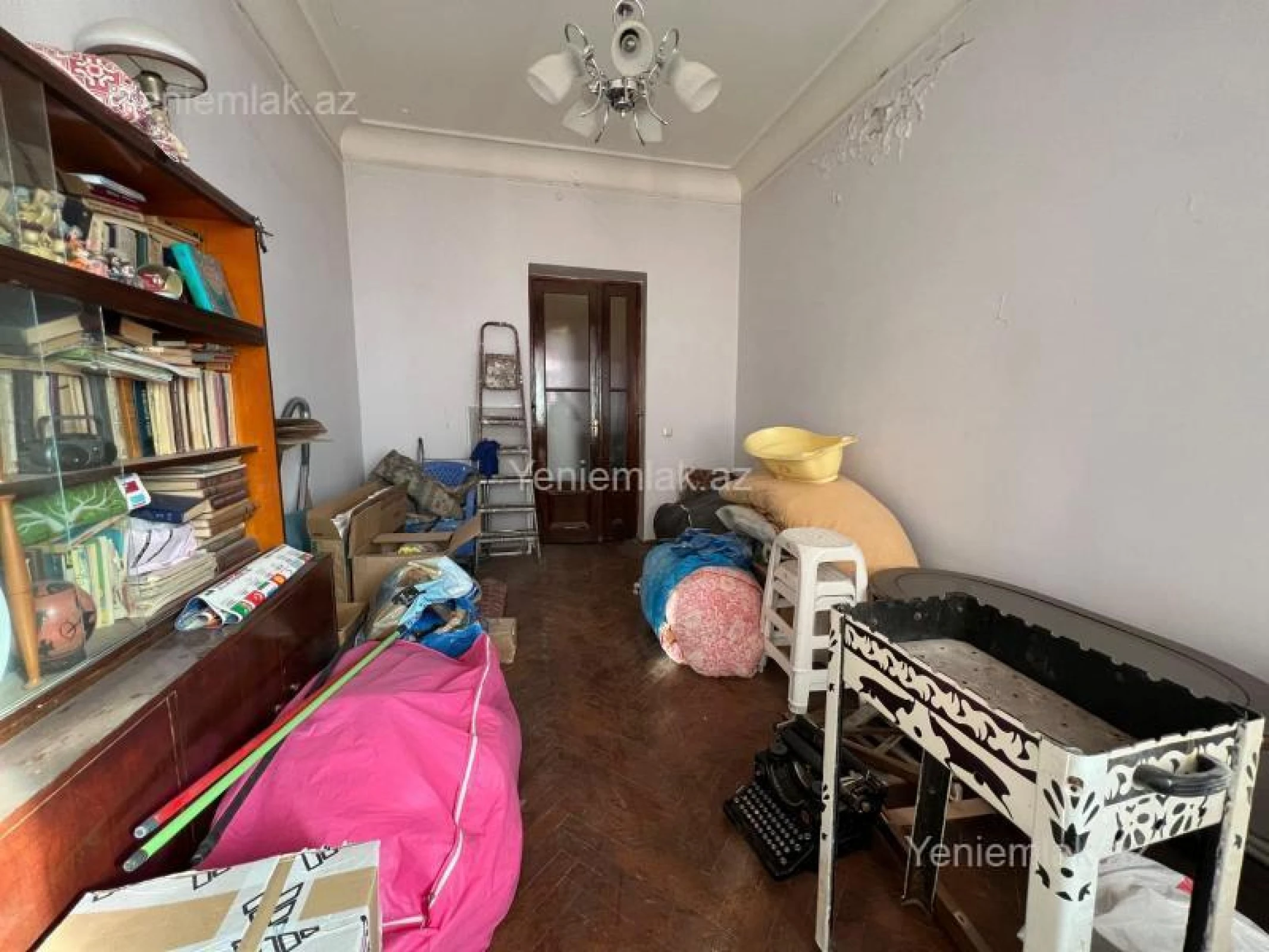 Satılır 3 otaqlı köhnə tikili 90 m²