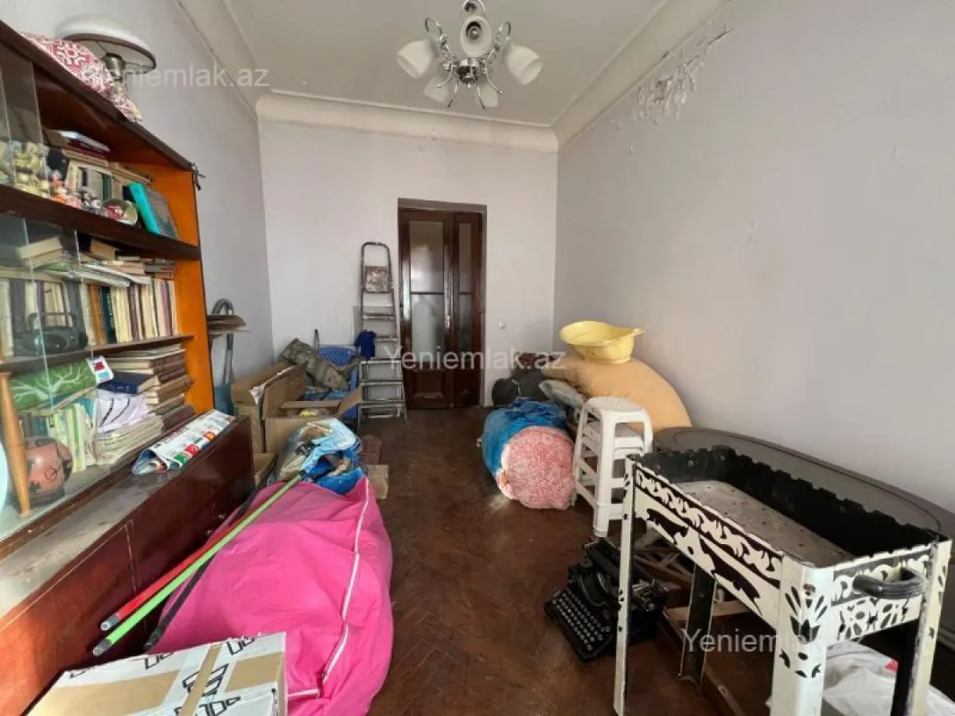Satılır 3 otaqlı köhnə tikili 90 m²