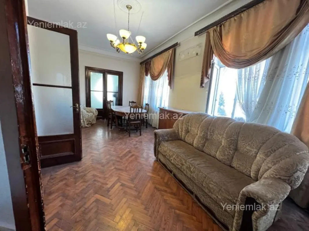 Satılır 3 otaqlı köhnə tikili 90 m²