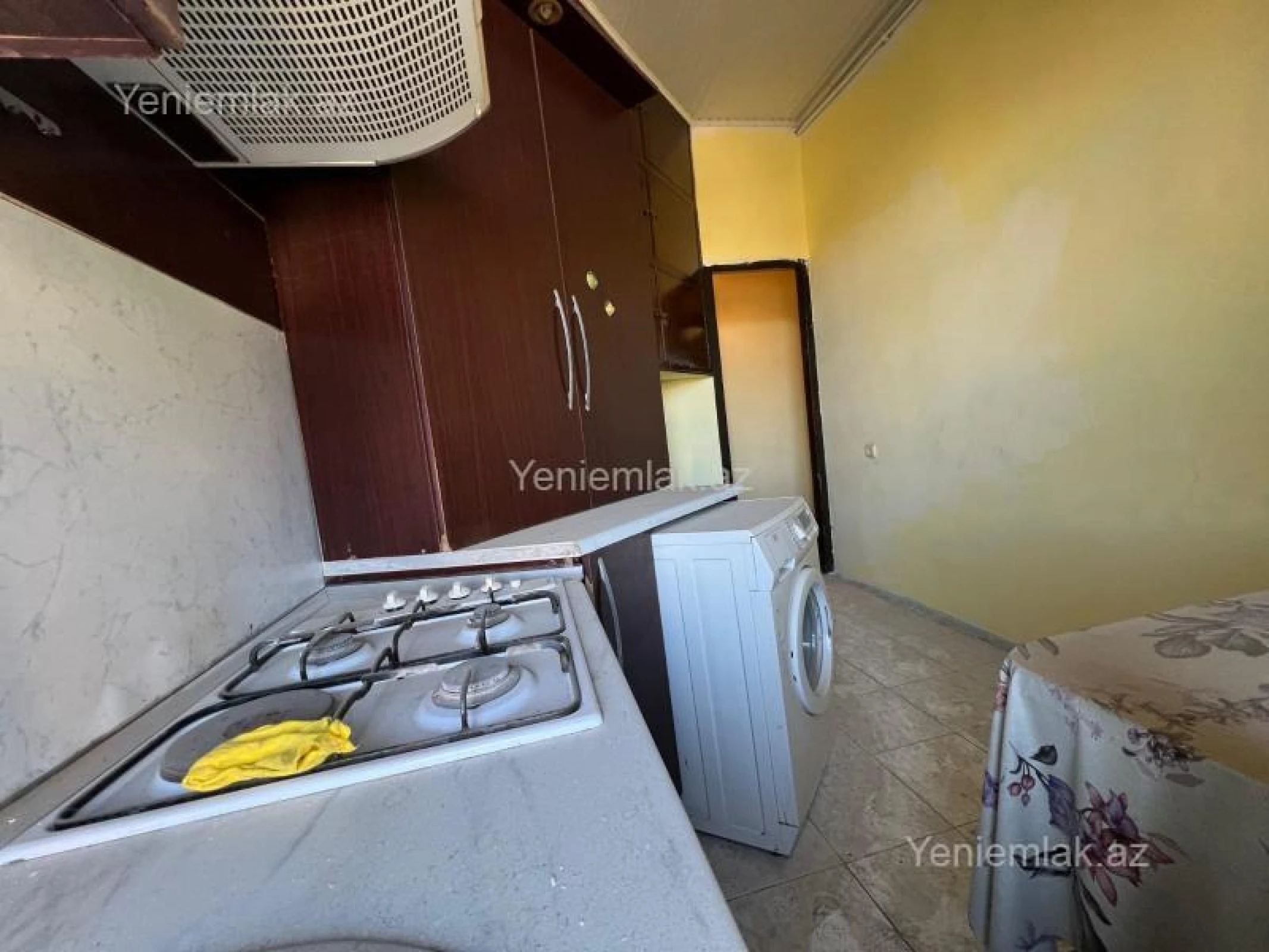 Satılır 3 otaqlı köhnə tikili 90 m²