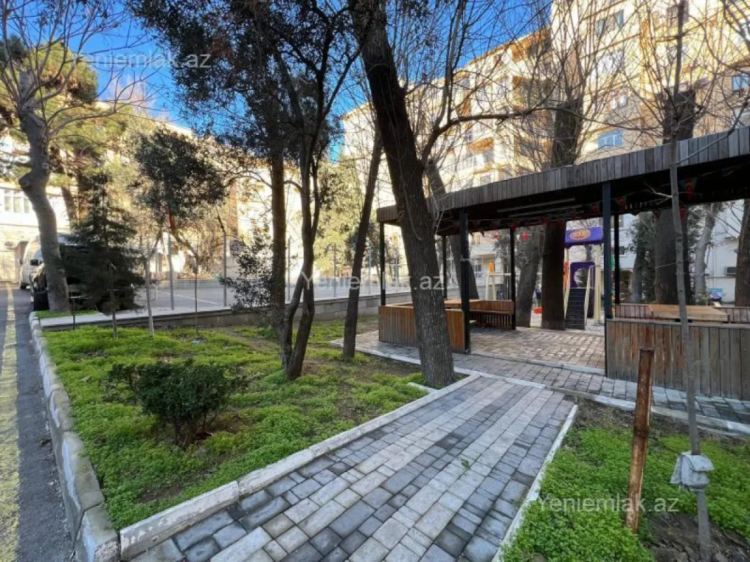 Satılır 3 otaqlı köhnə tikili 90 m²