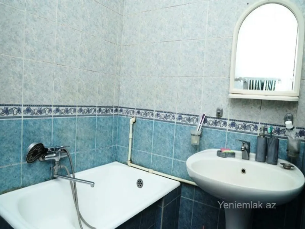 Satılır 3 otaqlı köhnə tikili 85 m²