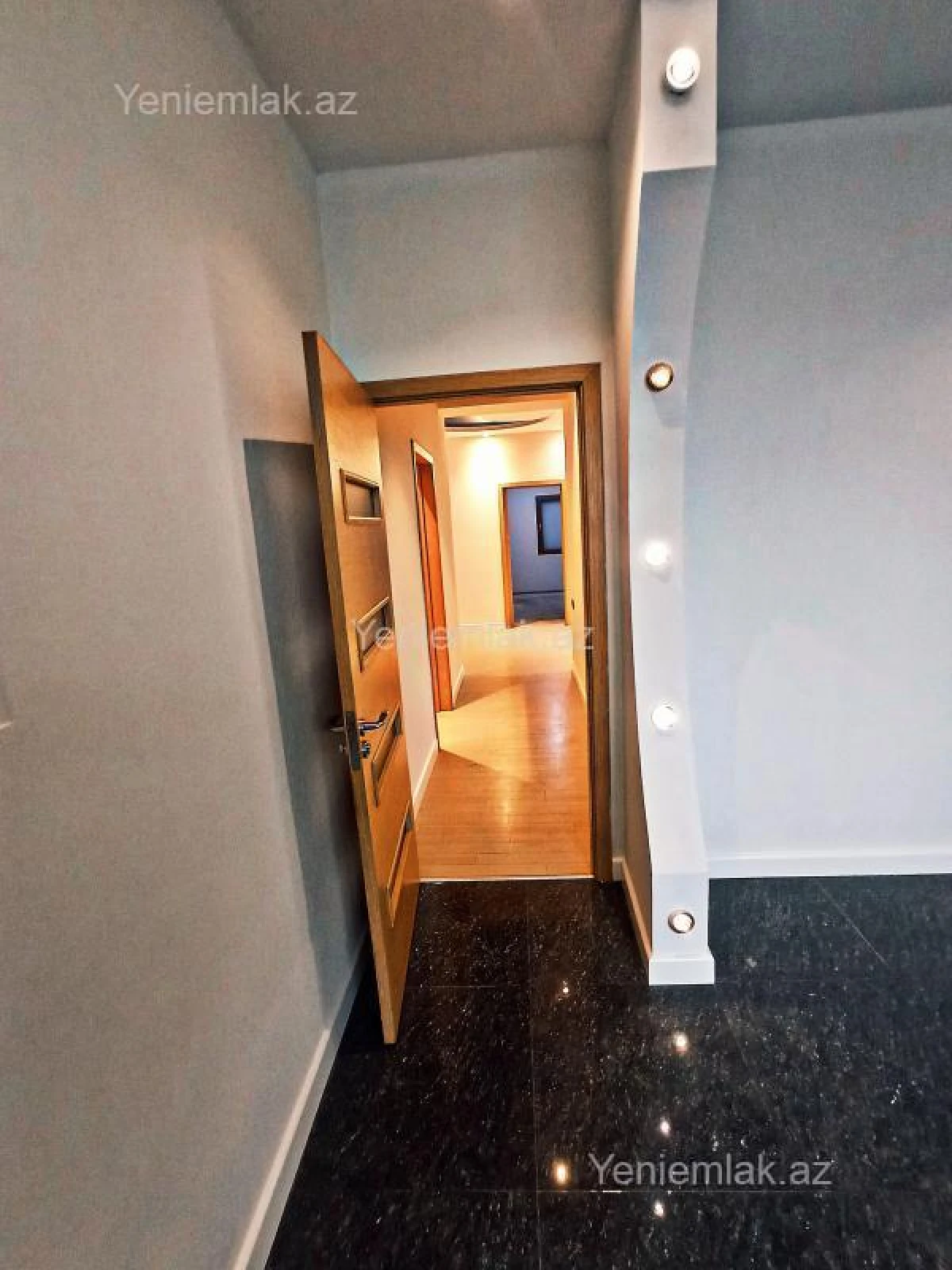 Satılır 3 otaqlı yeni tikili 200 m²