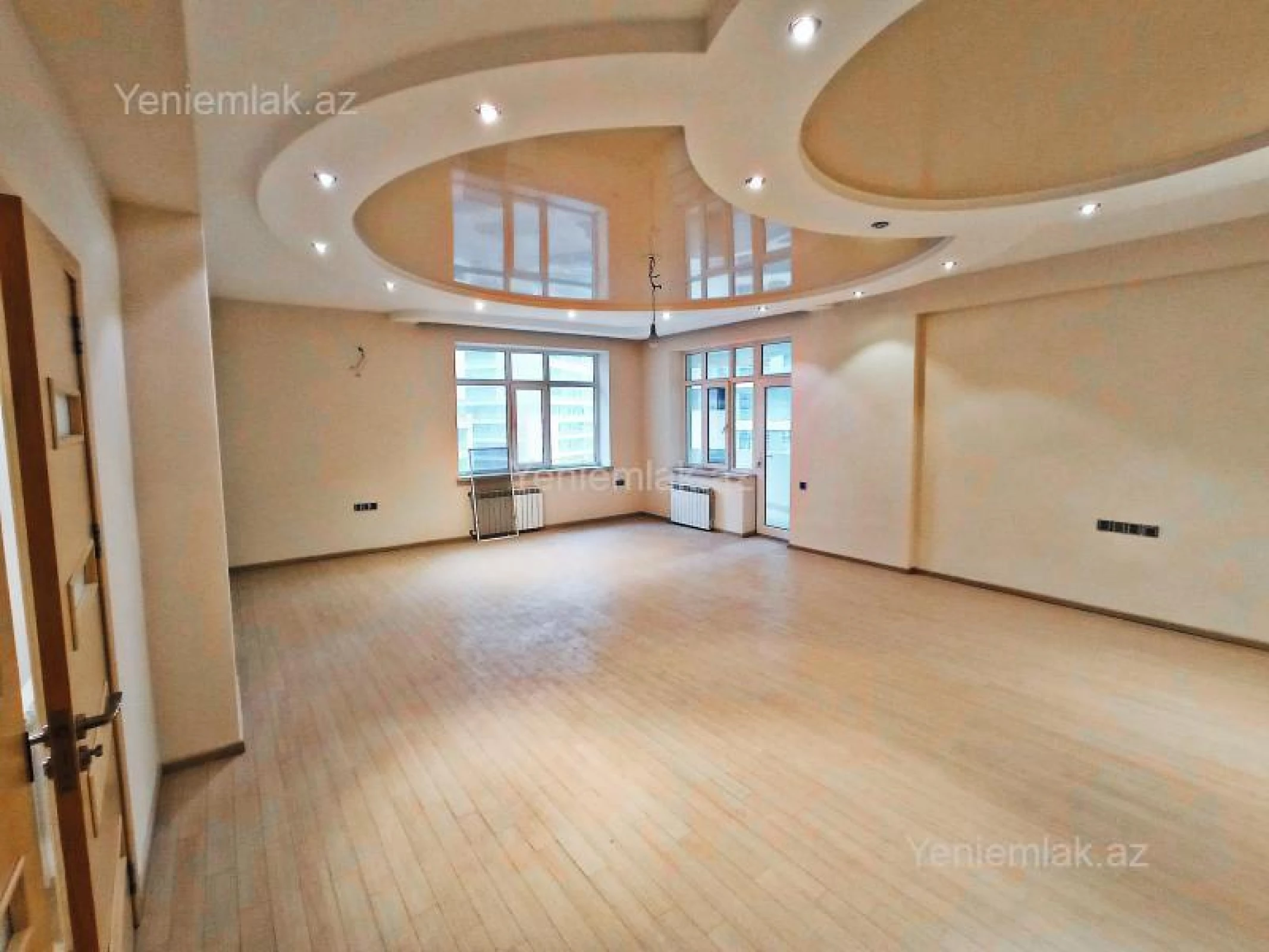 Satılır 3 otaqlı yeni tikili 200 m²