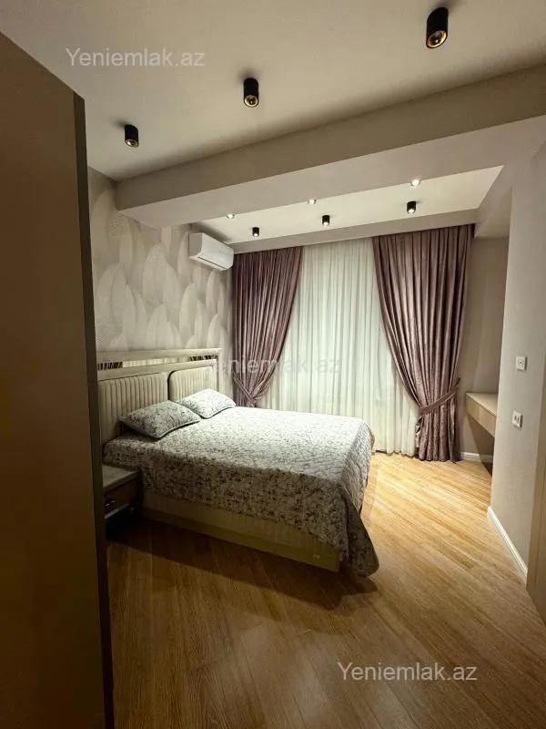 Satılır 3 otaqlı yeni tikili 125 m²