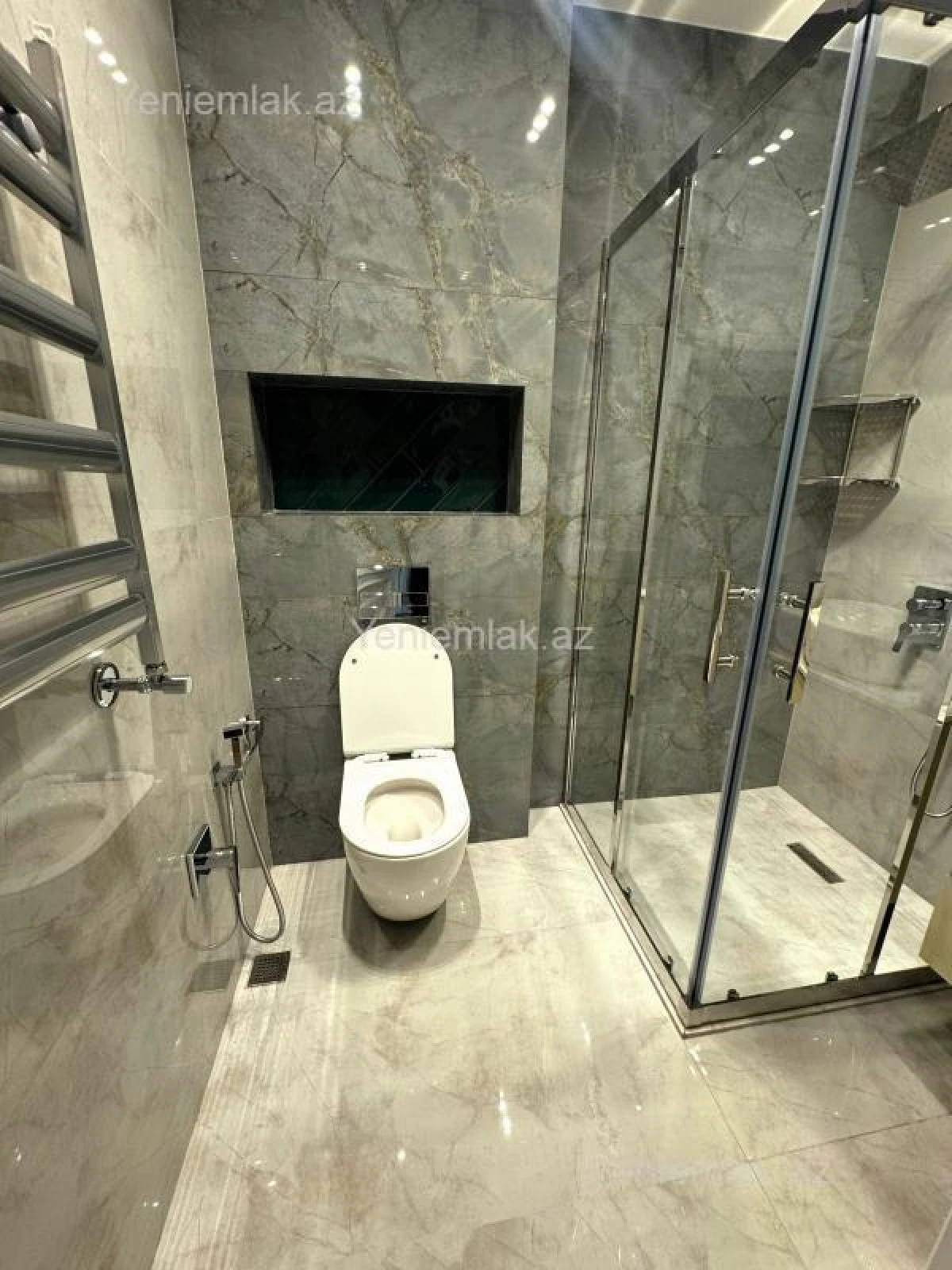 Satılır 3 otaqlı yeni tikili 125 m²