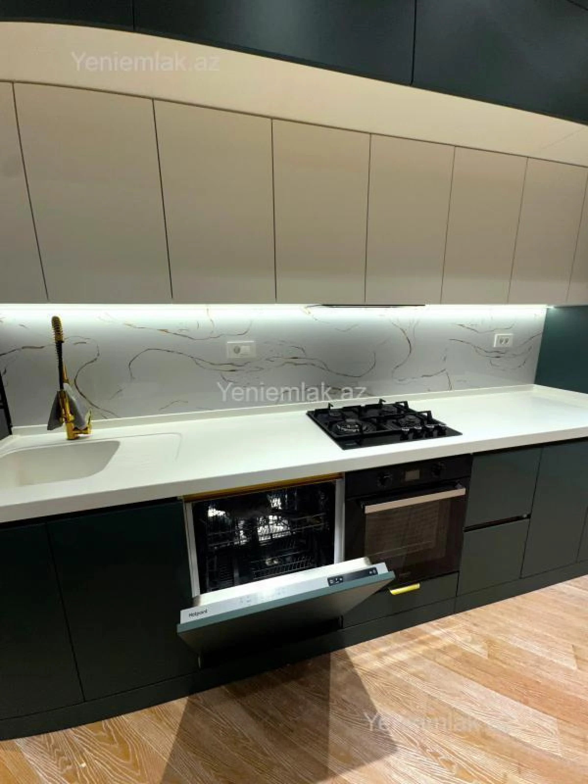 Satılır 3 otaqlı yeni tikili 125 m²