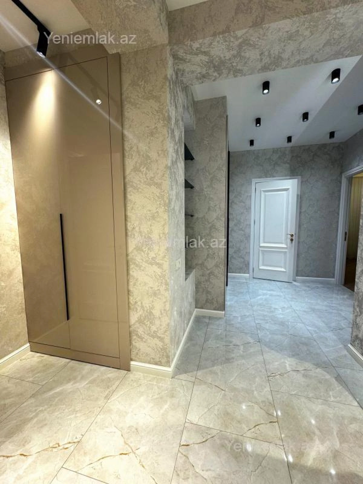 Satılır 3 otaqlı yeni tikili 125 m²