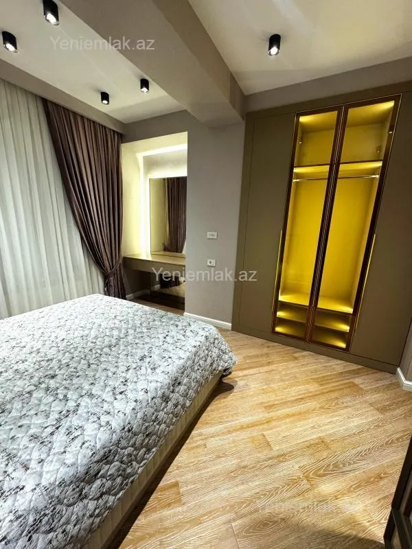 Satılır 3 otaqlı yeni tikili 125 m²