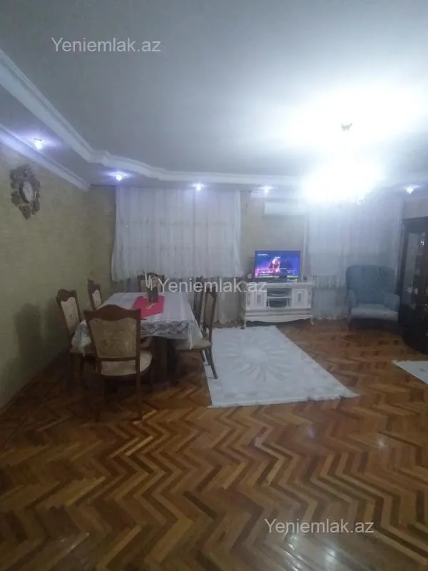 Satılır 4 otaqlı köhnə tikili 110 m²