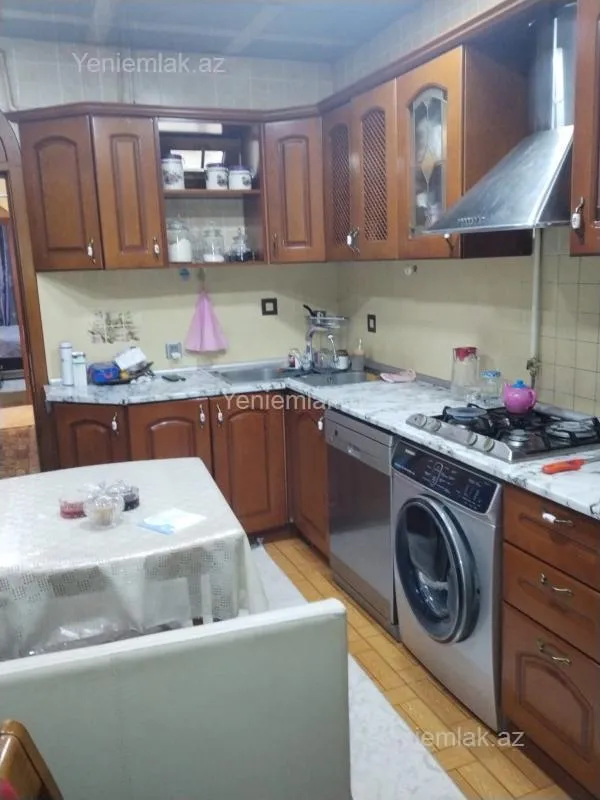 Satılır 4 otaqlı köhnə tikili 110 m²