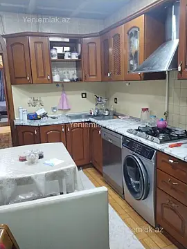 Satılır 4 otaqlı köhnə tikili 110 m²