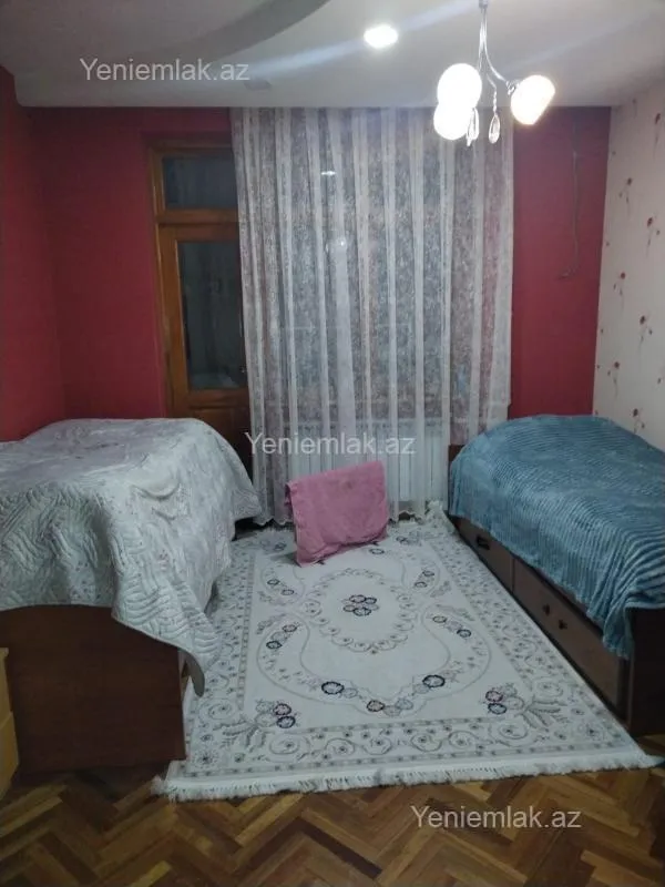 Satılır 4 otaqlı köhnə tikili 110 m²