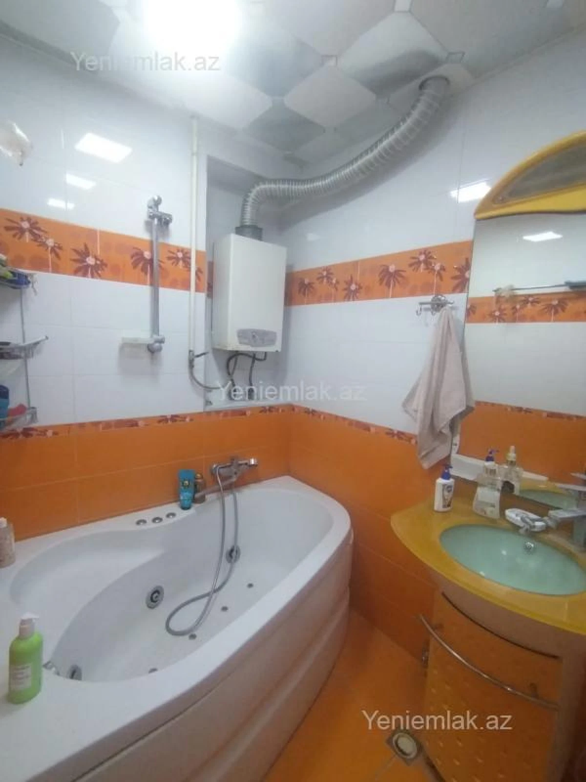 Satılır 4 otaqlı köhnə tikili 110 m²