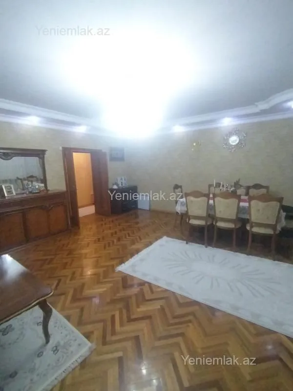 Satılır 4 otaqlı köhnə tikili 110 m²