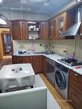 Satılır 4 otaqlı köhnə tikili 110 m²