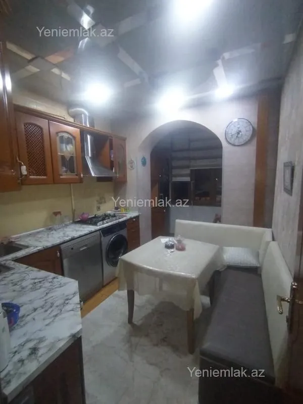 Satılır 4 otaqlı köhnə tikili 110 m²
