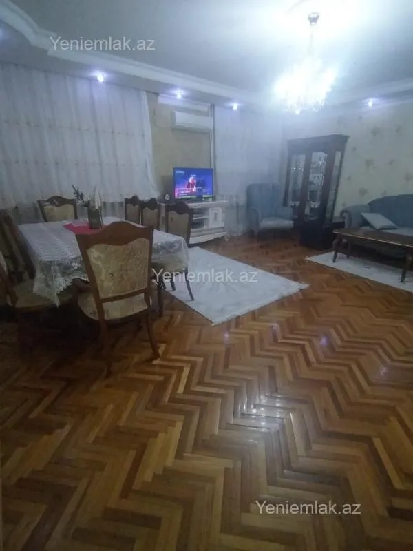 Satılır 4 otaqlı köhnə tikili 110 m²